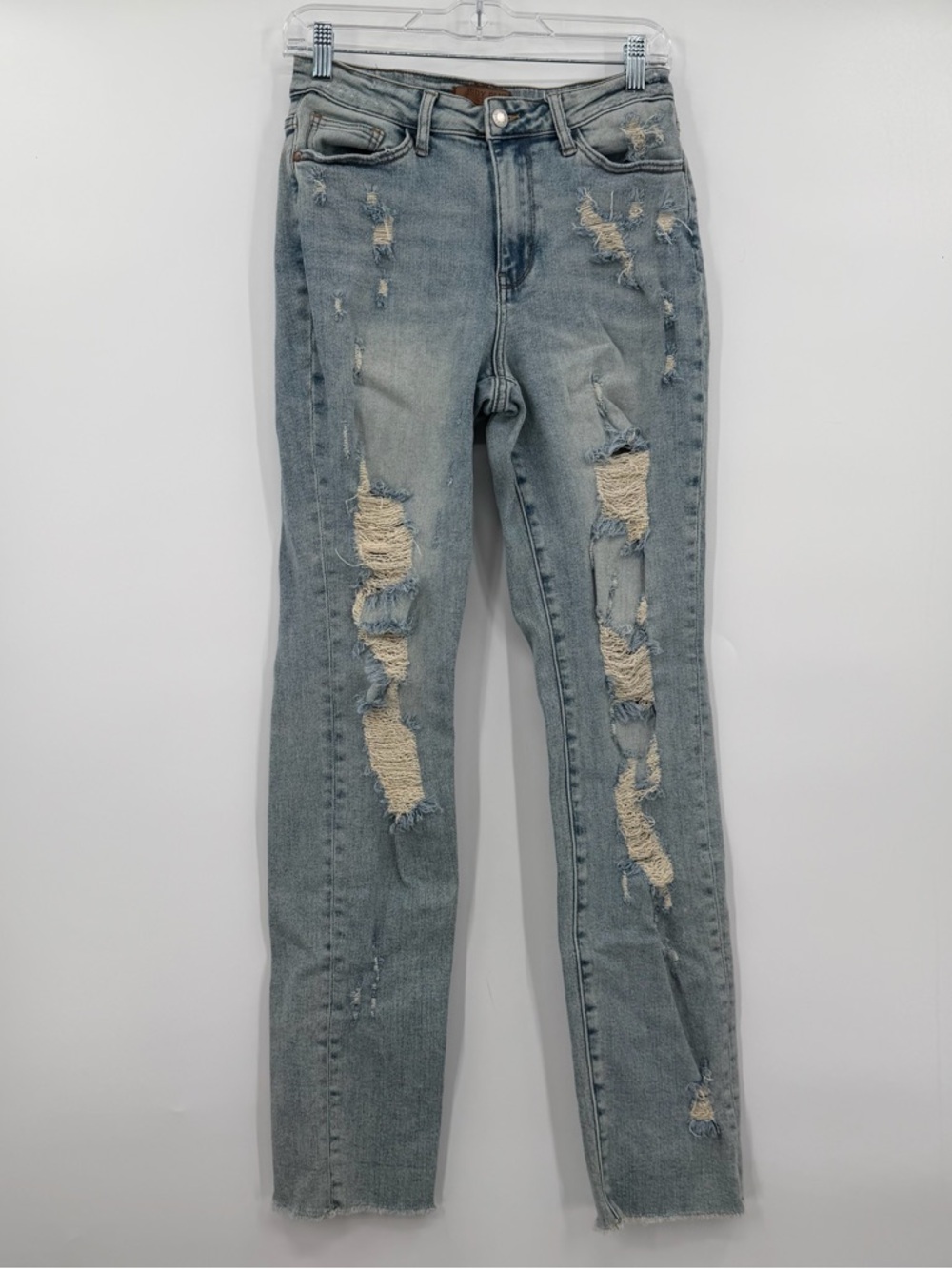 Judy blue boyfriend fit distressed jeans 
5/27